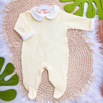 Macacão Tricotil (Tricot 100% Algodão) com Gola e Bordado - Amarelo Florzinhas Delicadas